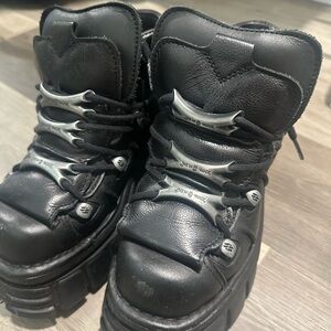 new rock ankle boot with laces size 37